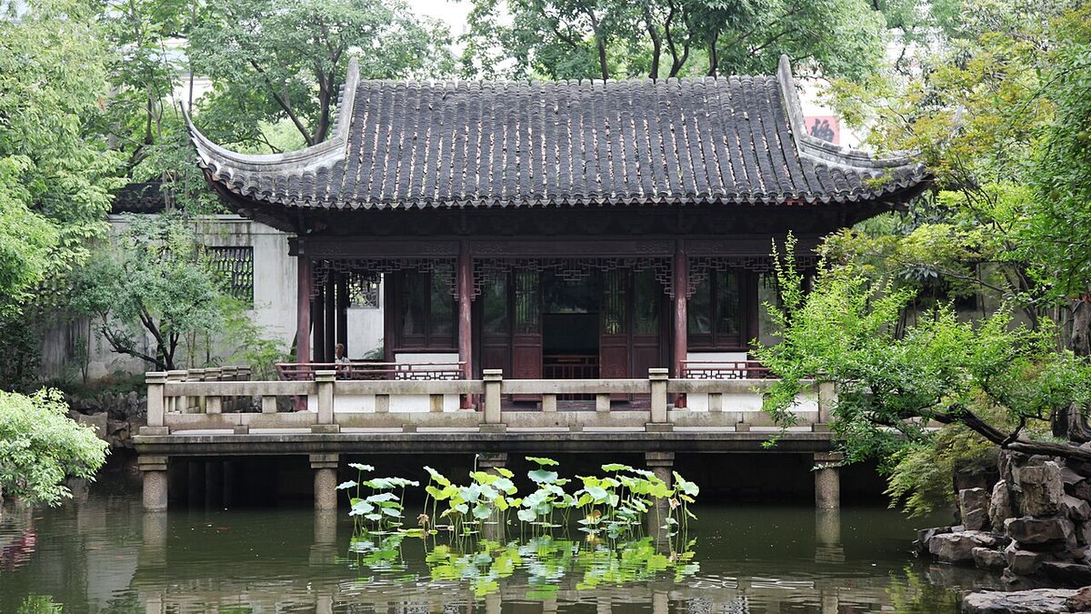 Huxinting Teahouse в Yu Garden