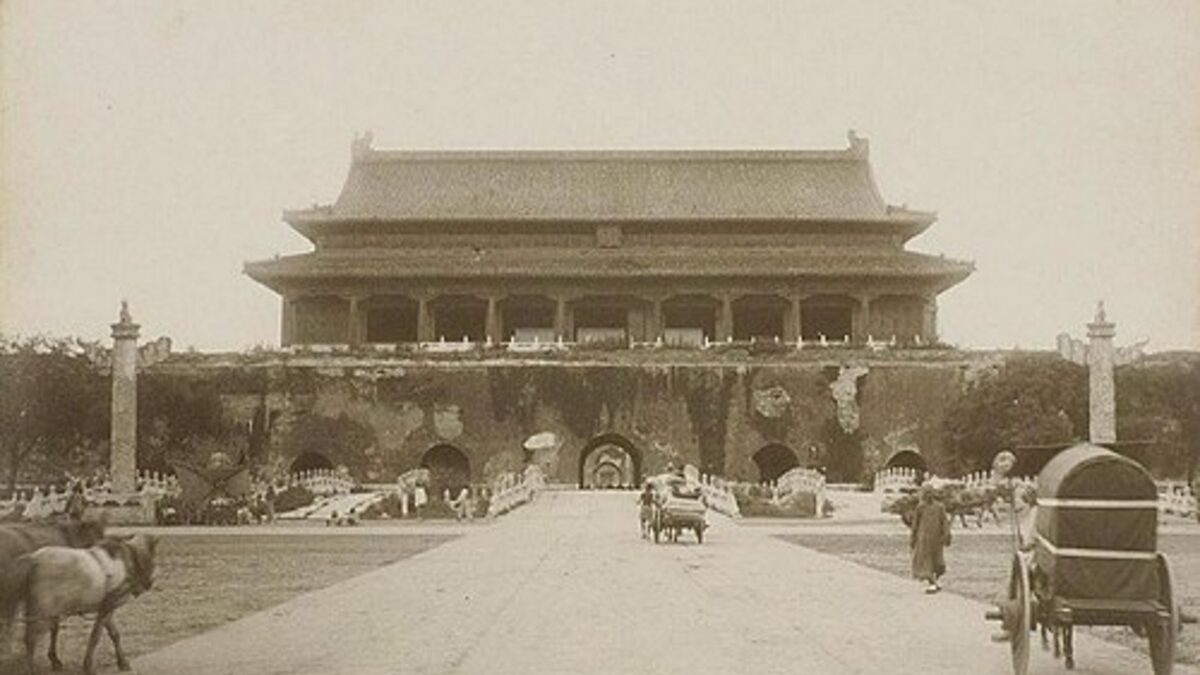 Tiananmen как зона с досмотром