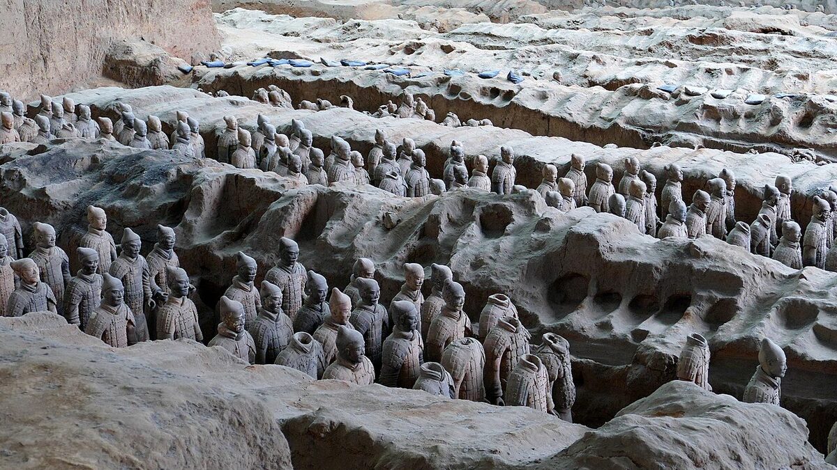 Terracotta Army colored statuettes