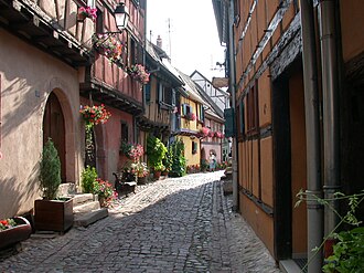 Eguisheim village как атмосферная база рядом с Colmar