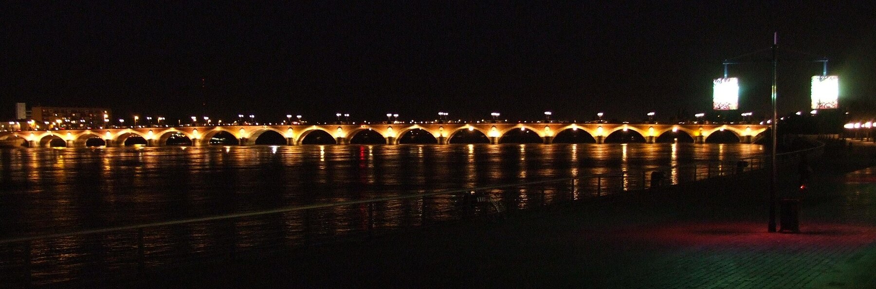 Bordeaux и Garonne для городского старта