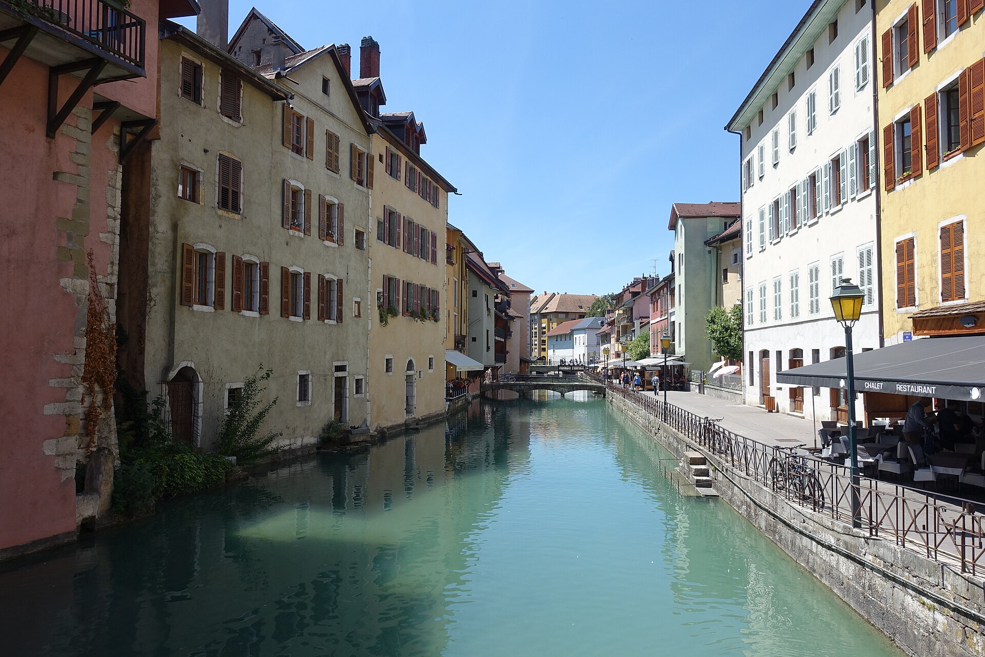 Annecy old town и canal hotels