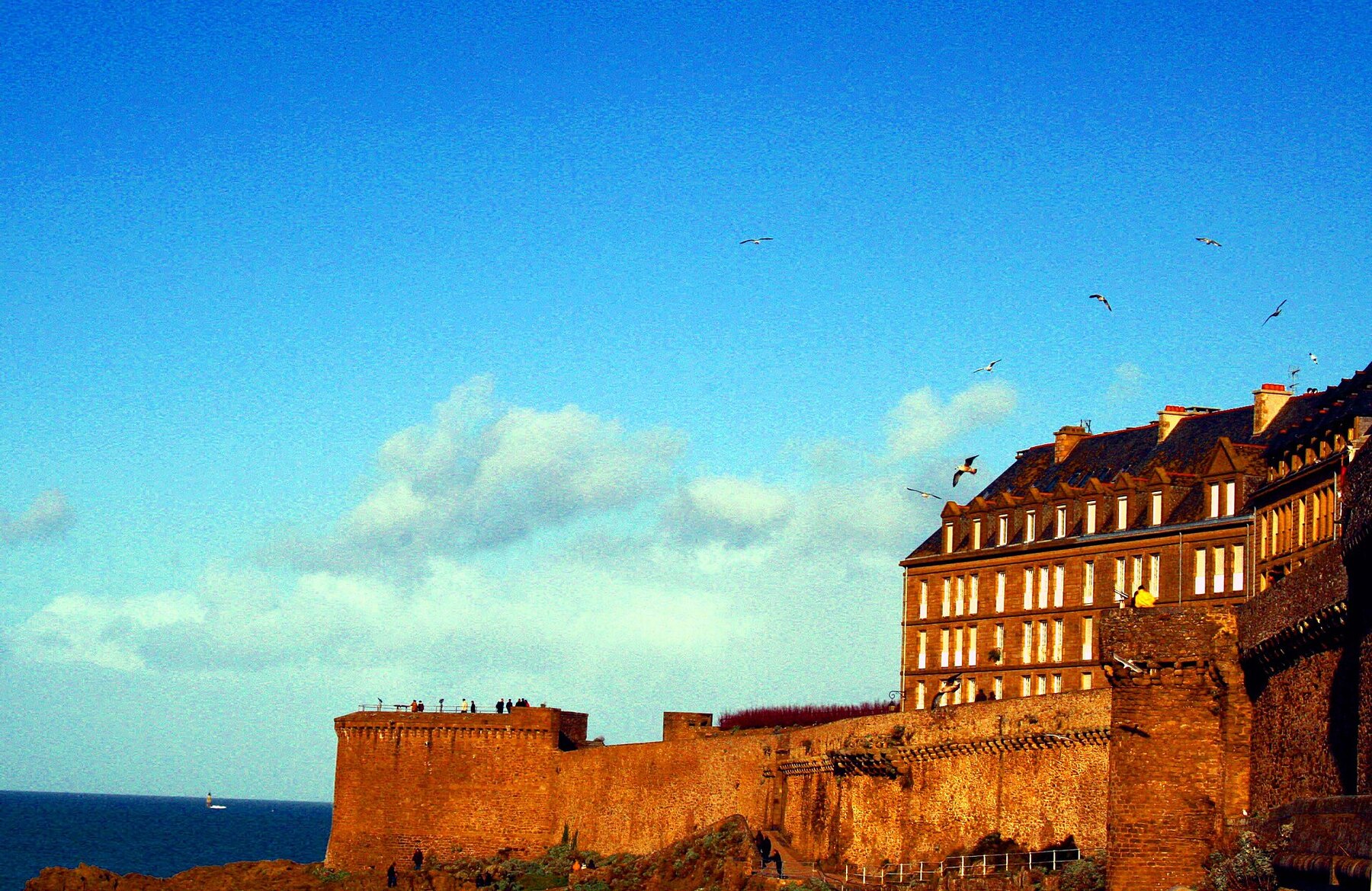 Saint-Malo sunset и крепостной город