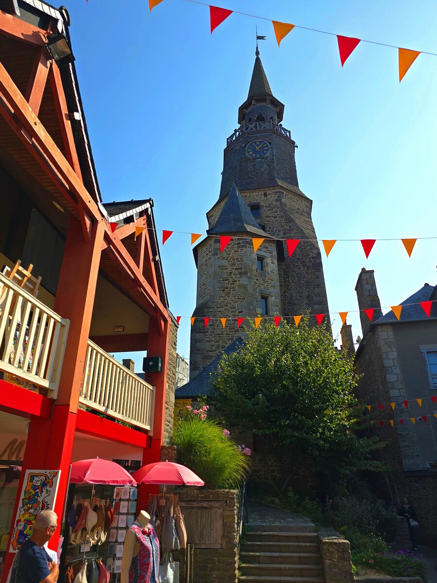 Dinan old town как Brittany village layer