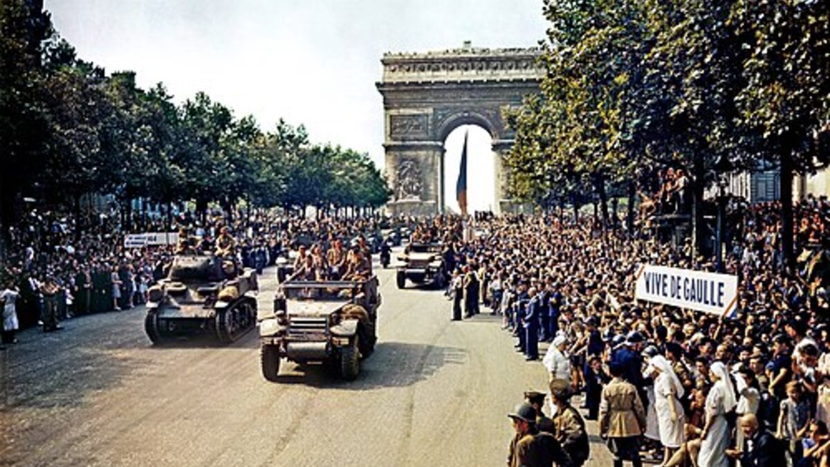 Arc de Triomphe и ось Champs-Elysees
