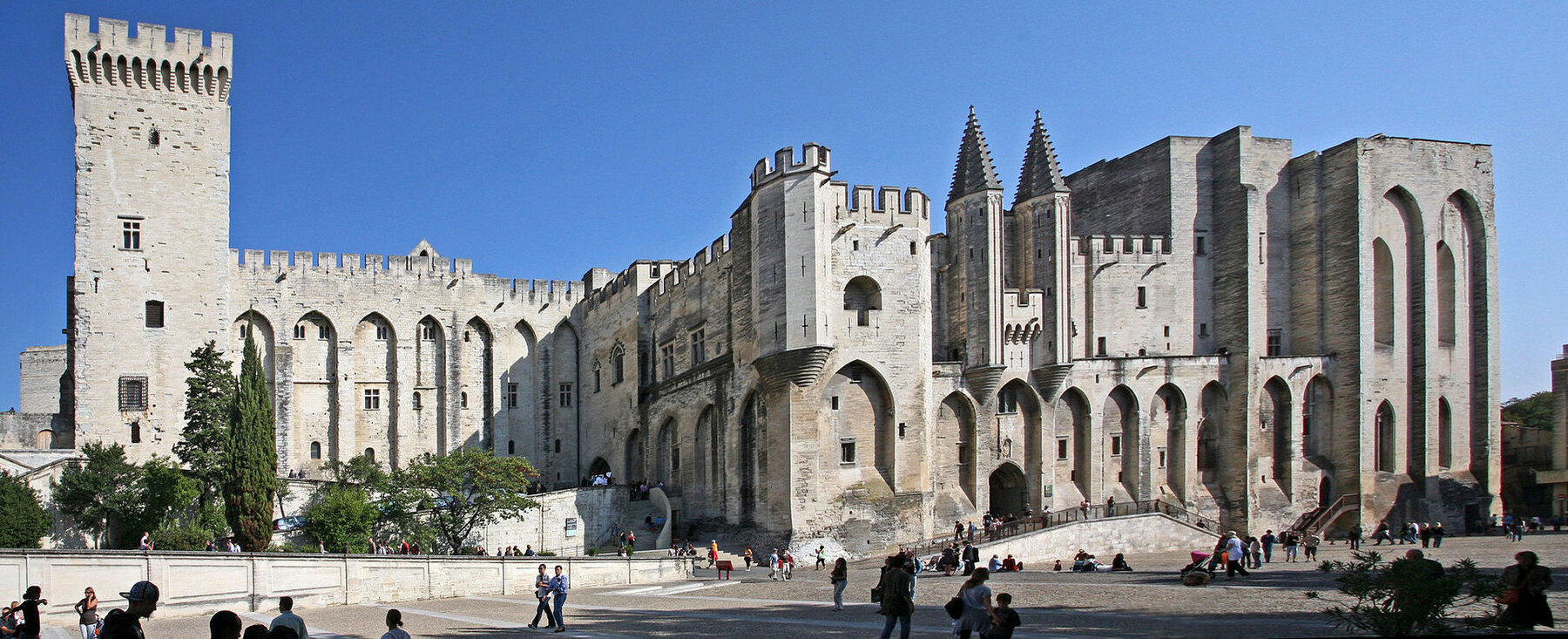 Avignon Palais des Papes в маршруте Provence