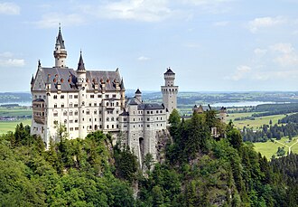 Neuschwanstein Castle в Bavarian Alps