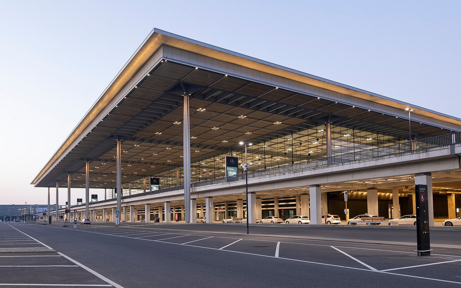 Berlin Brandenburg Airport BER как основной международный вход