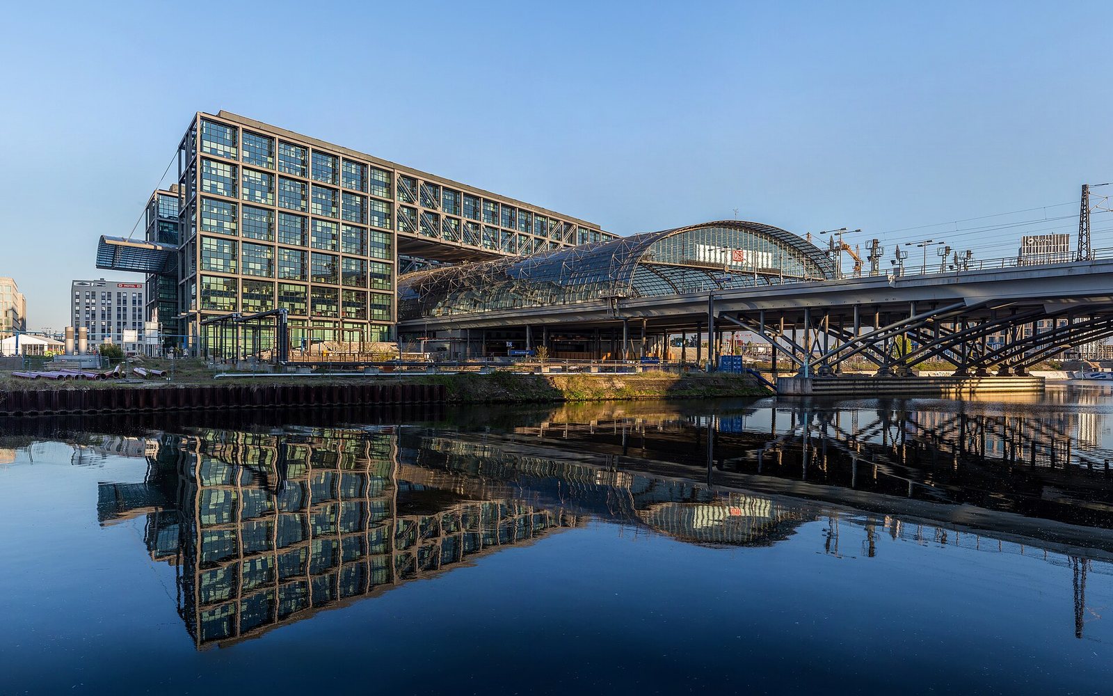Berlin Hauptbahnhof для поездов по Германии и Европе