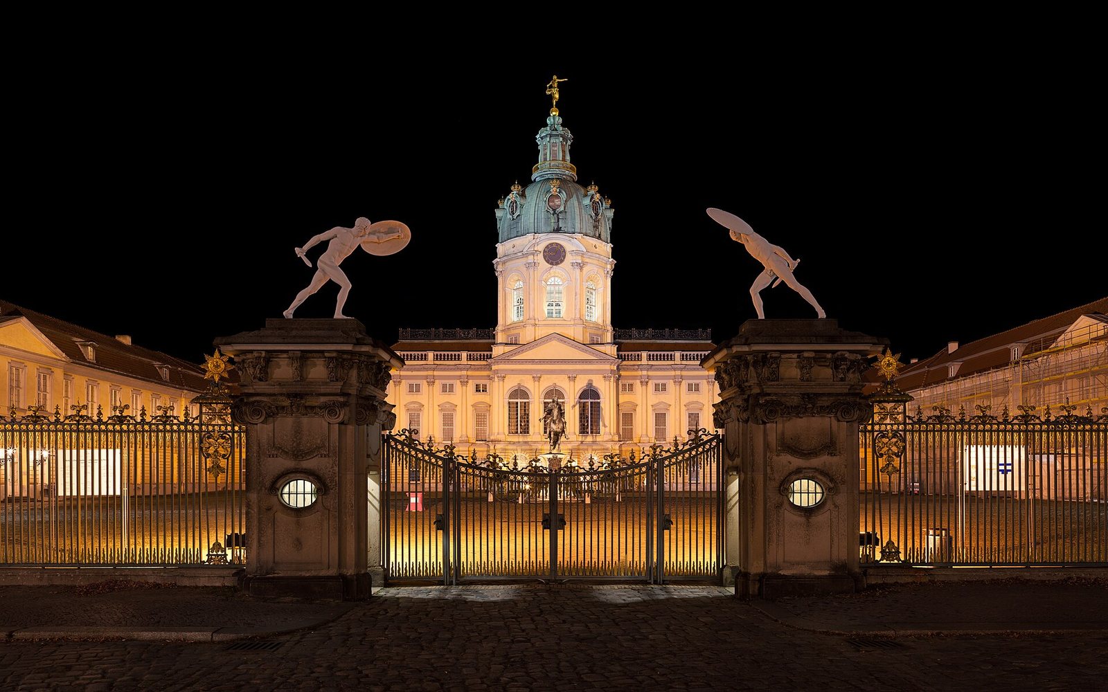 Charlottenburg как спокойная западная база