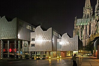 Museum Ludwig и cultural quarter рядом с Cologne Cathedral
