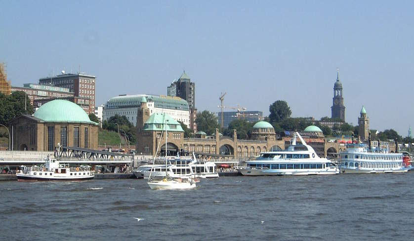 St. Pauli Piers и harbor walk в Hamburg