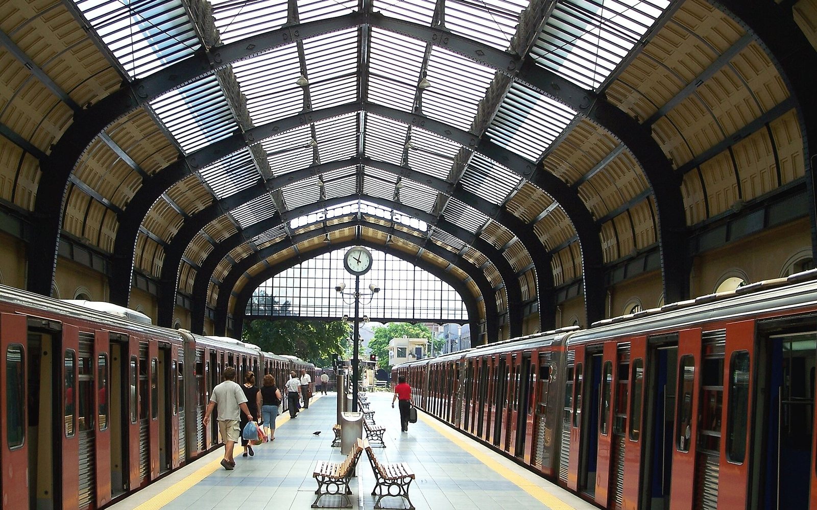 Athens Metro для города, аэропорта и Piraeus