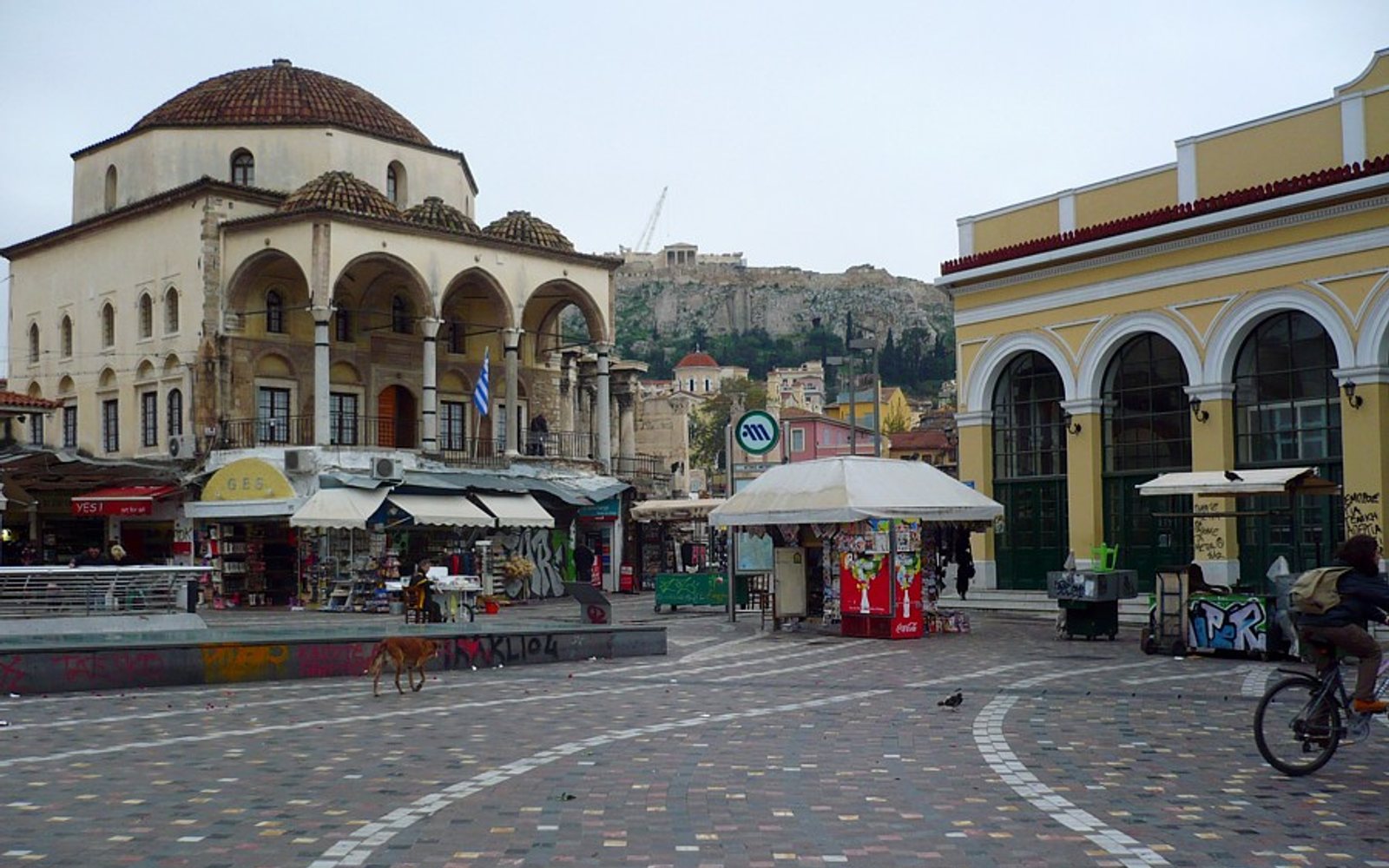 Monastiraki как связка рынка, метро и старого центра