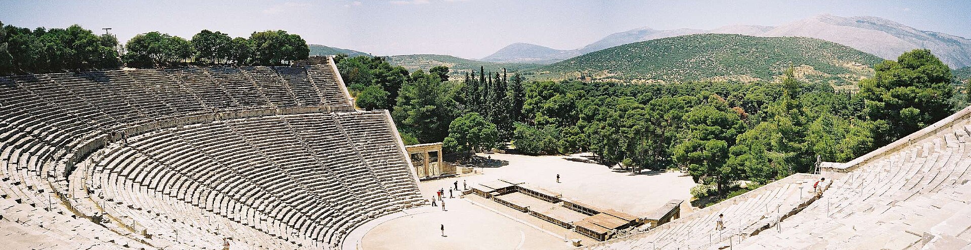 Epidaurus theatre для cultural day trip