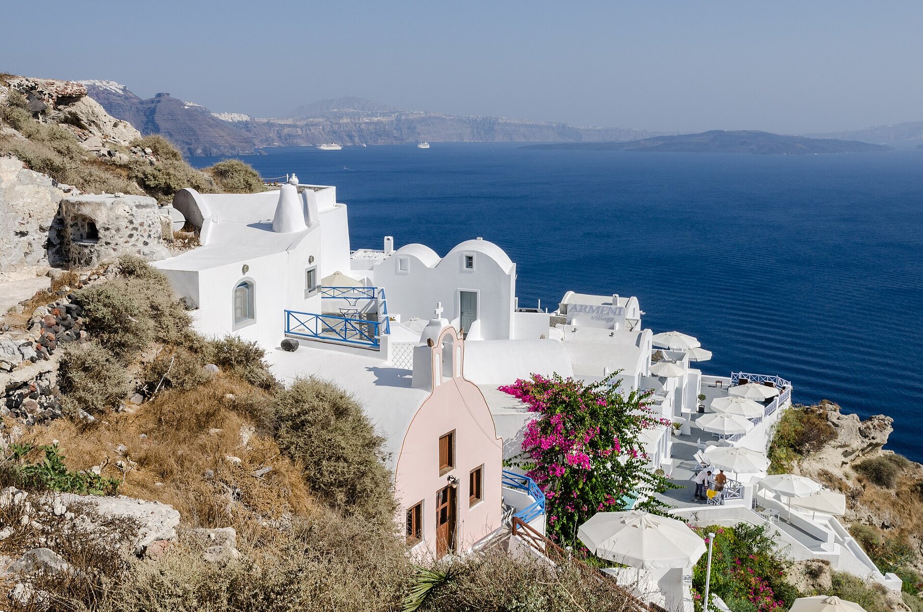 Oia как premium sunset-зона Santorini
