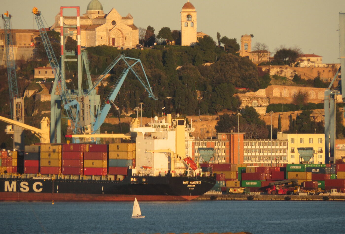 Ancona как практичная база между Conero и inland