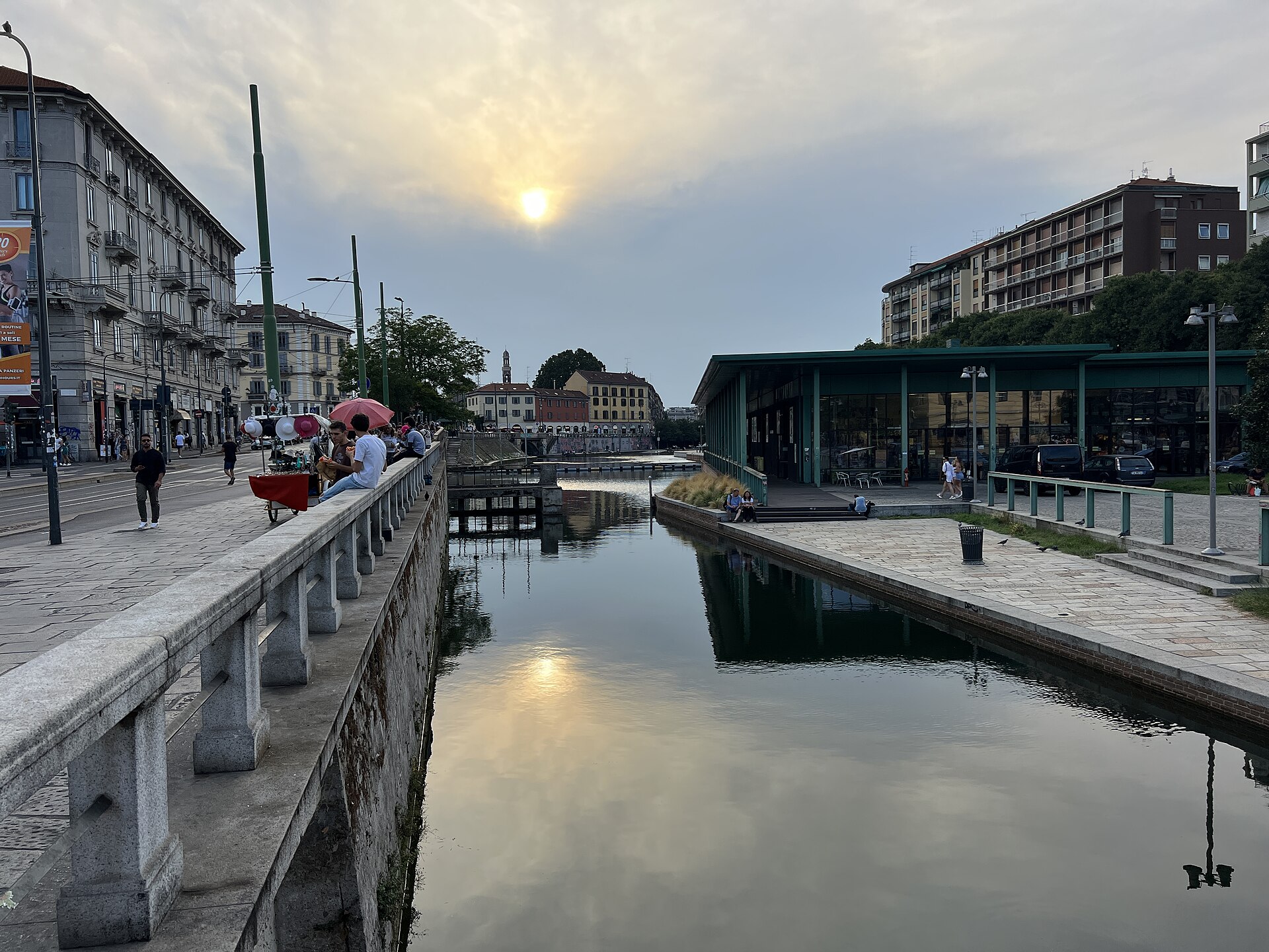 Navigli вечером для городской прогулки