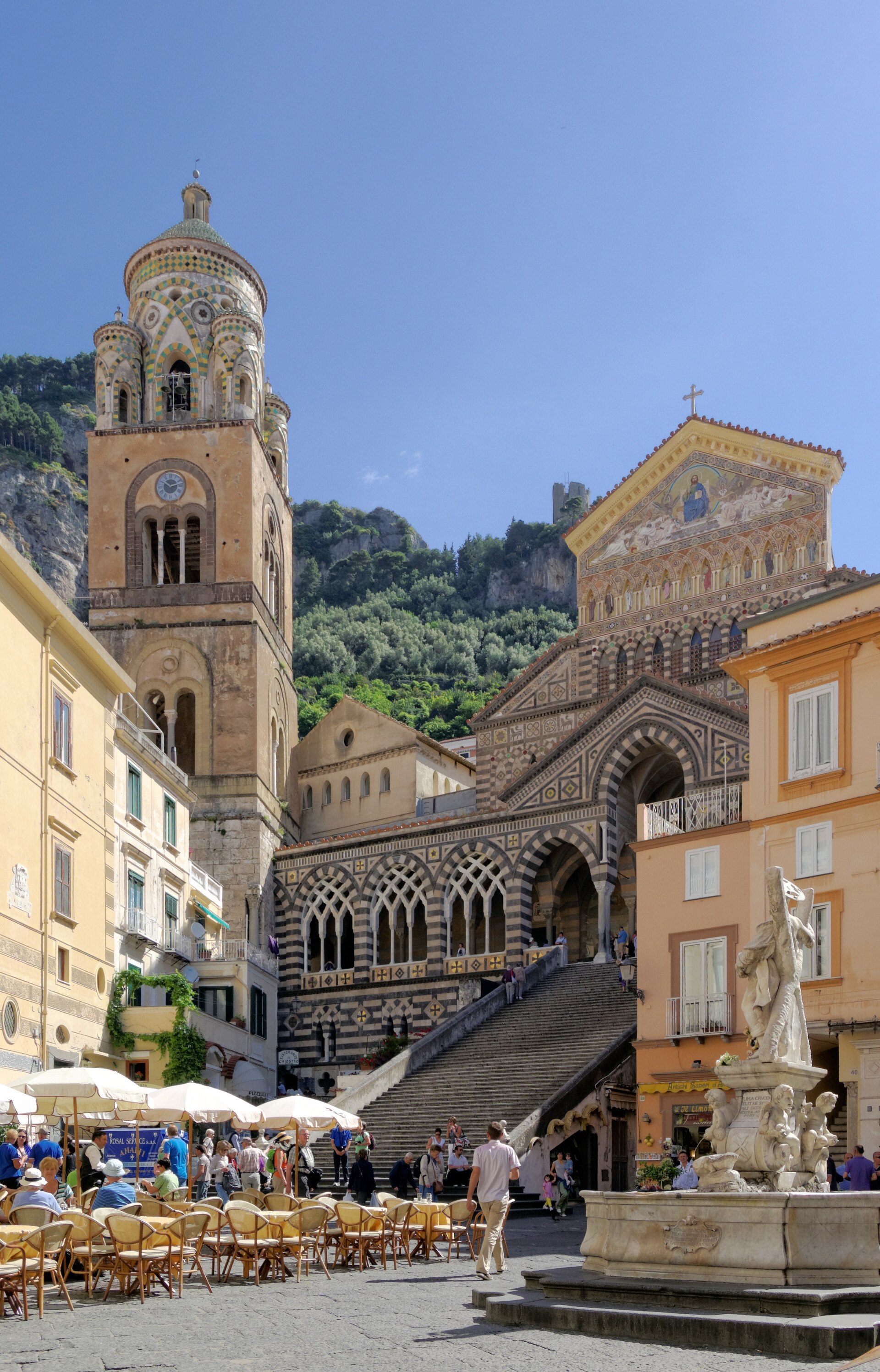 Amalfi Cathedral в центре прибрежного маршрута