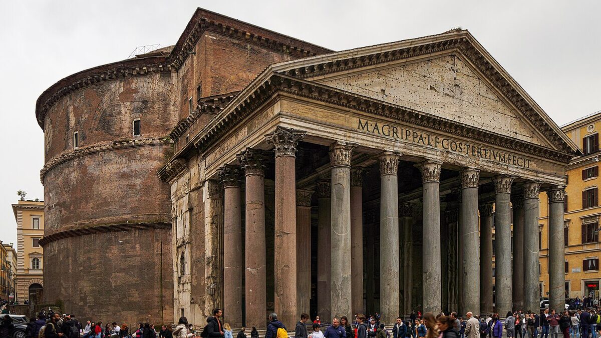 Pantheon в историческом центре Рима