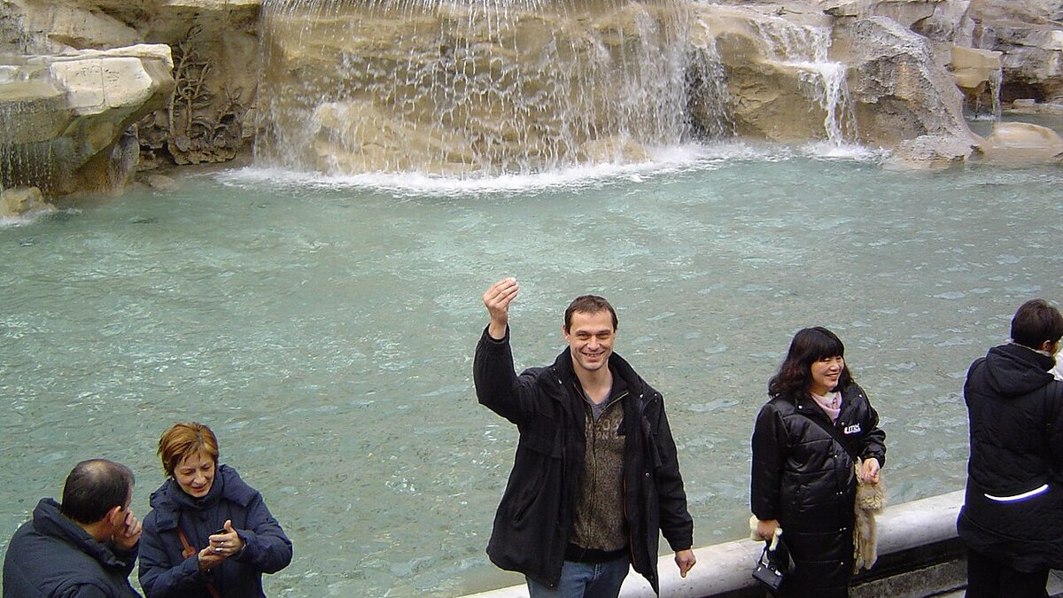 Монеты у Trevi Fountain и наличные расходы в Риме
