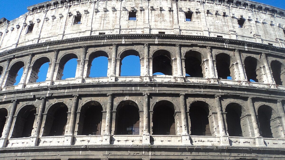 Colosseum внутри археологического ядра Рима