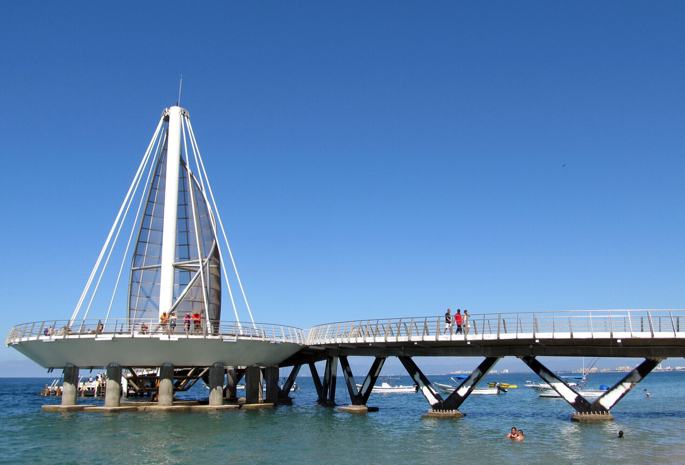 Banderas Bay и выбор базы между городом и курорт-зонами