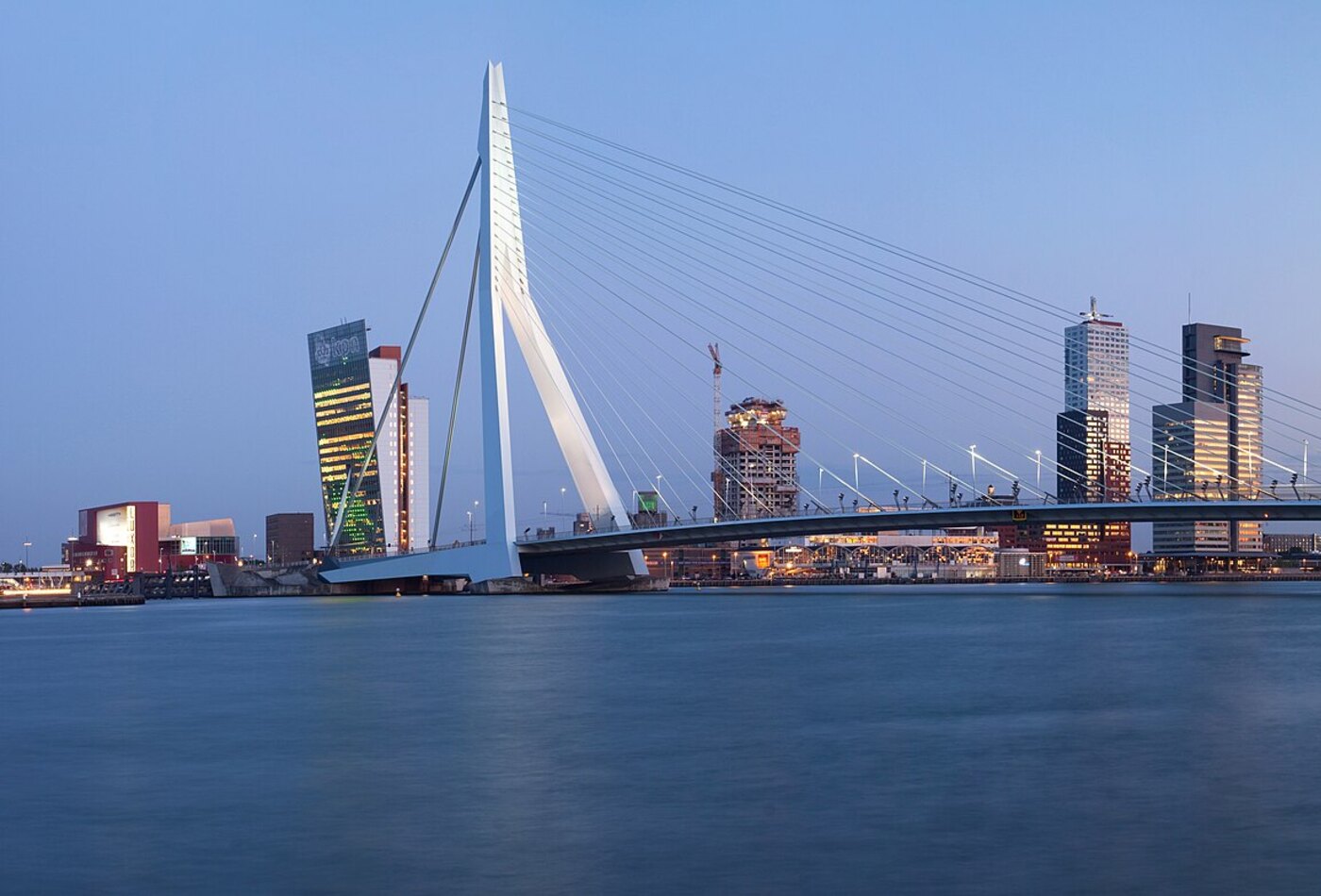 Rotterdam skyline и modern architecture