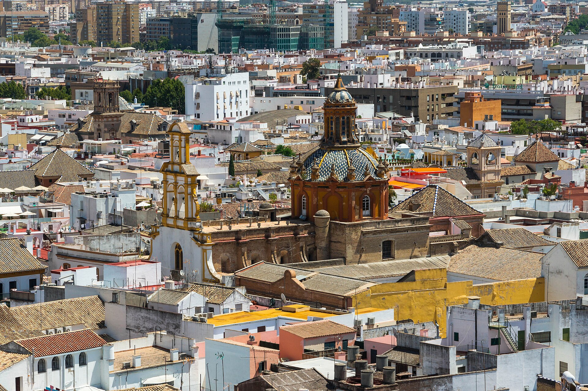 Исторические улицы Sevilla для первого маршрута по Andalusia