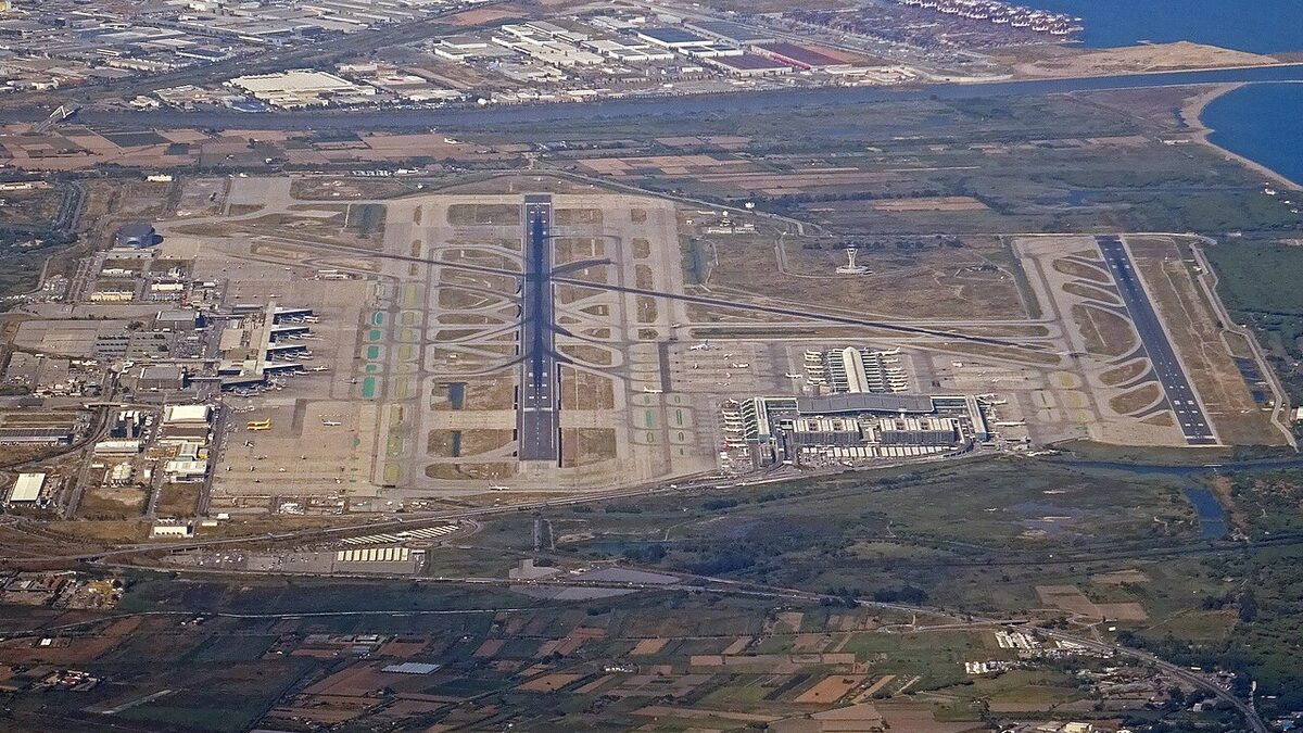 Barcelona El Prat Airport как основной вход