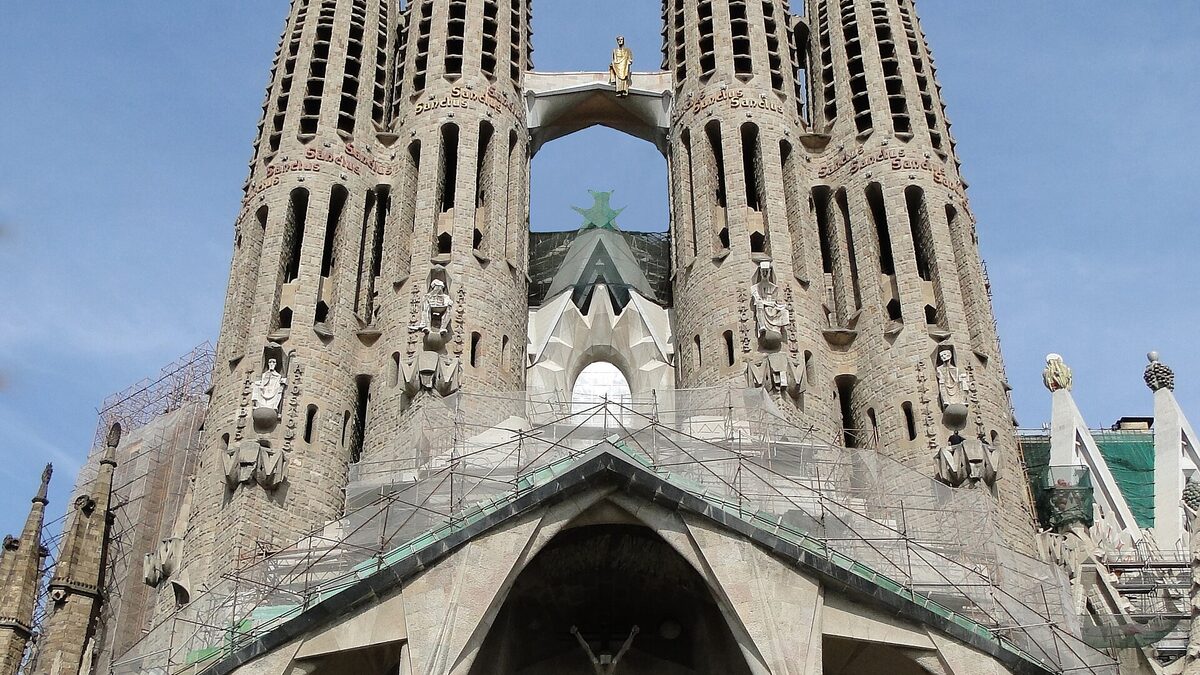 Sagrada Familia для первого культурного маршрута по Барселоне