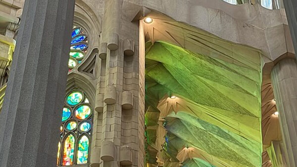 Sagrada Familia внутри и правила посещения