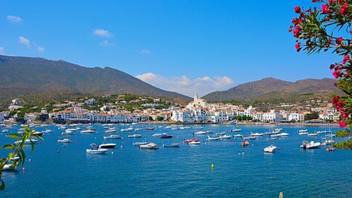Cadaques и Costa Brava для сезонного побережья