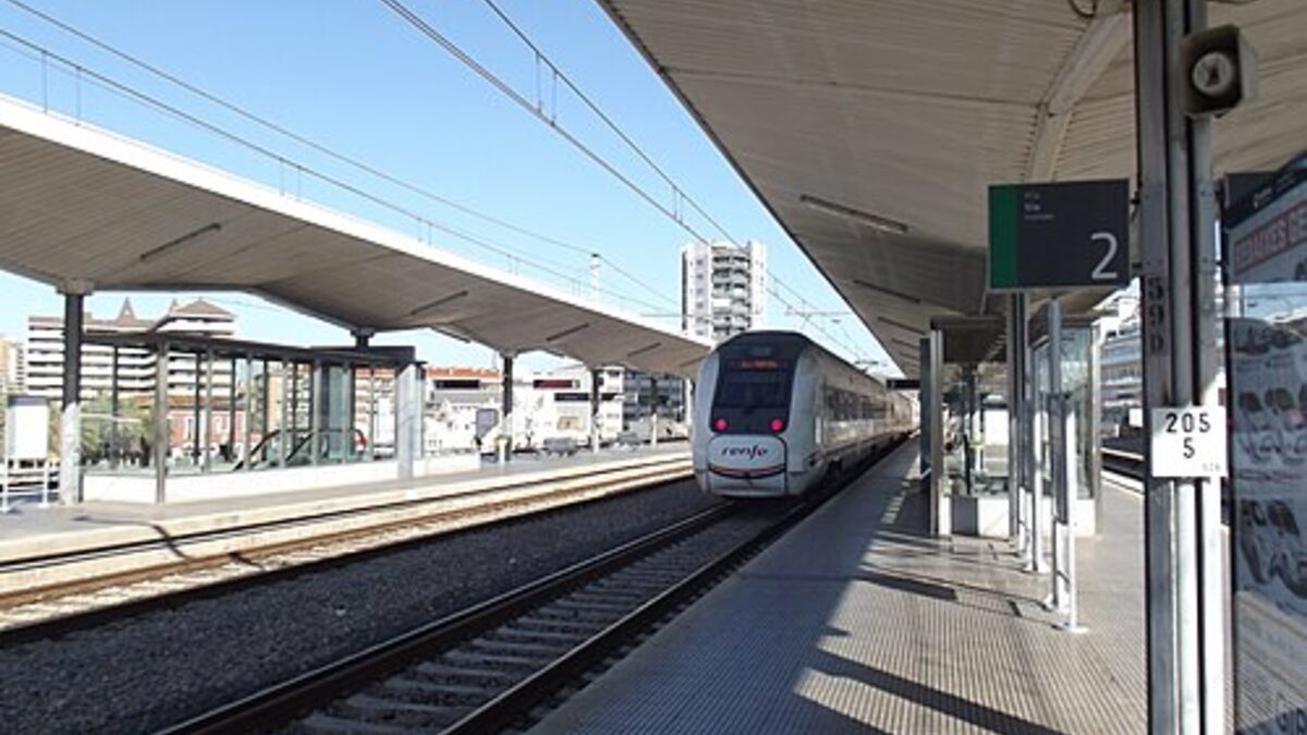 Girona railway station для дневного выезда