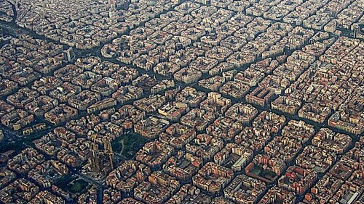 Eixample и сетка кварталов для удобной базы