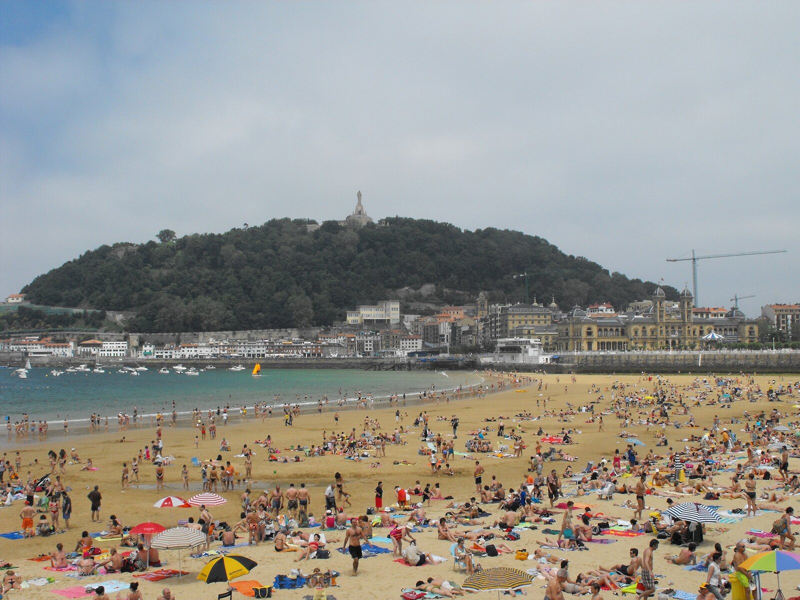La Concha beach в San Sebastian