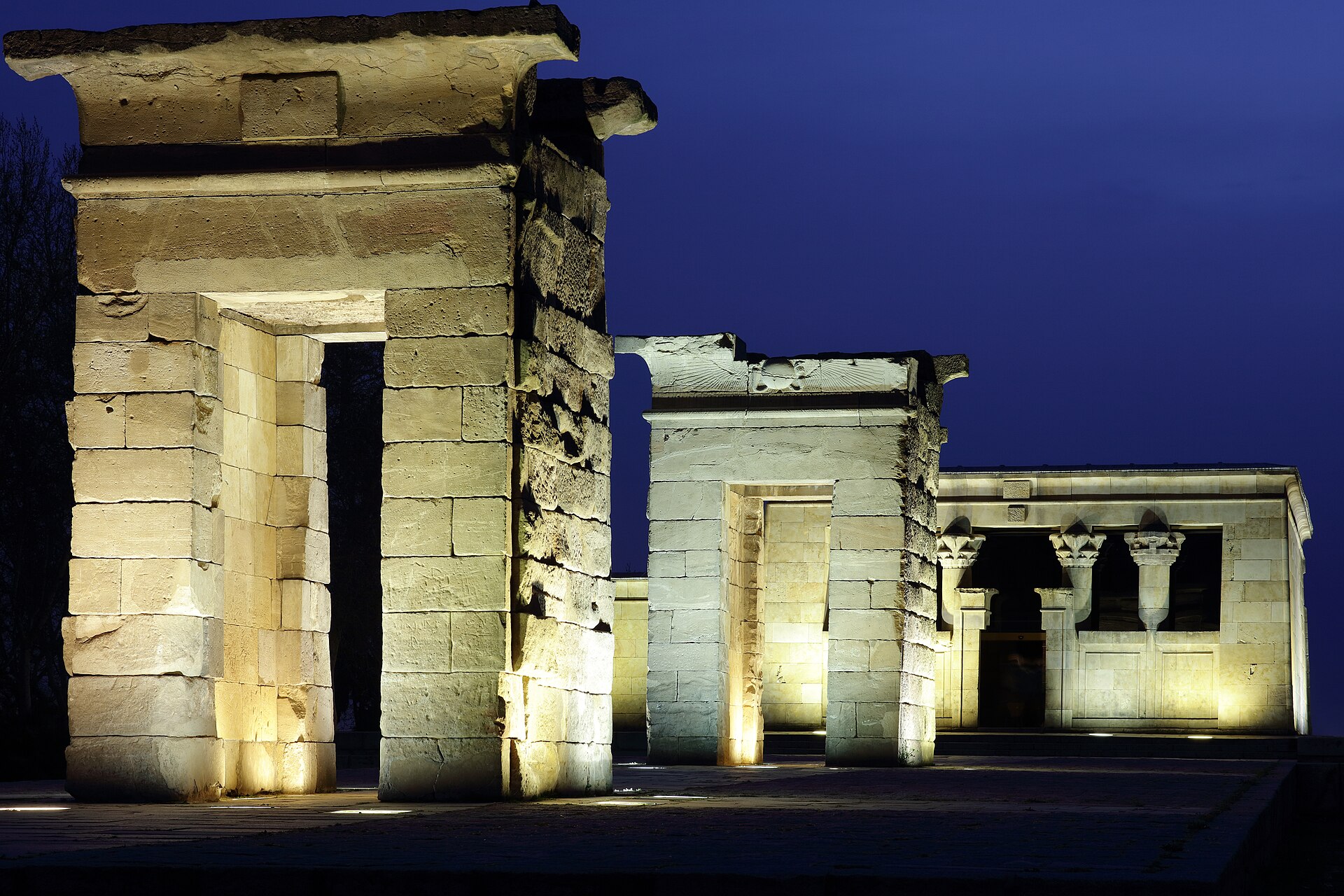 Temple of Debod для мягкого вечернего маршрута Madrid